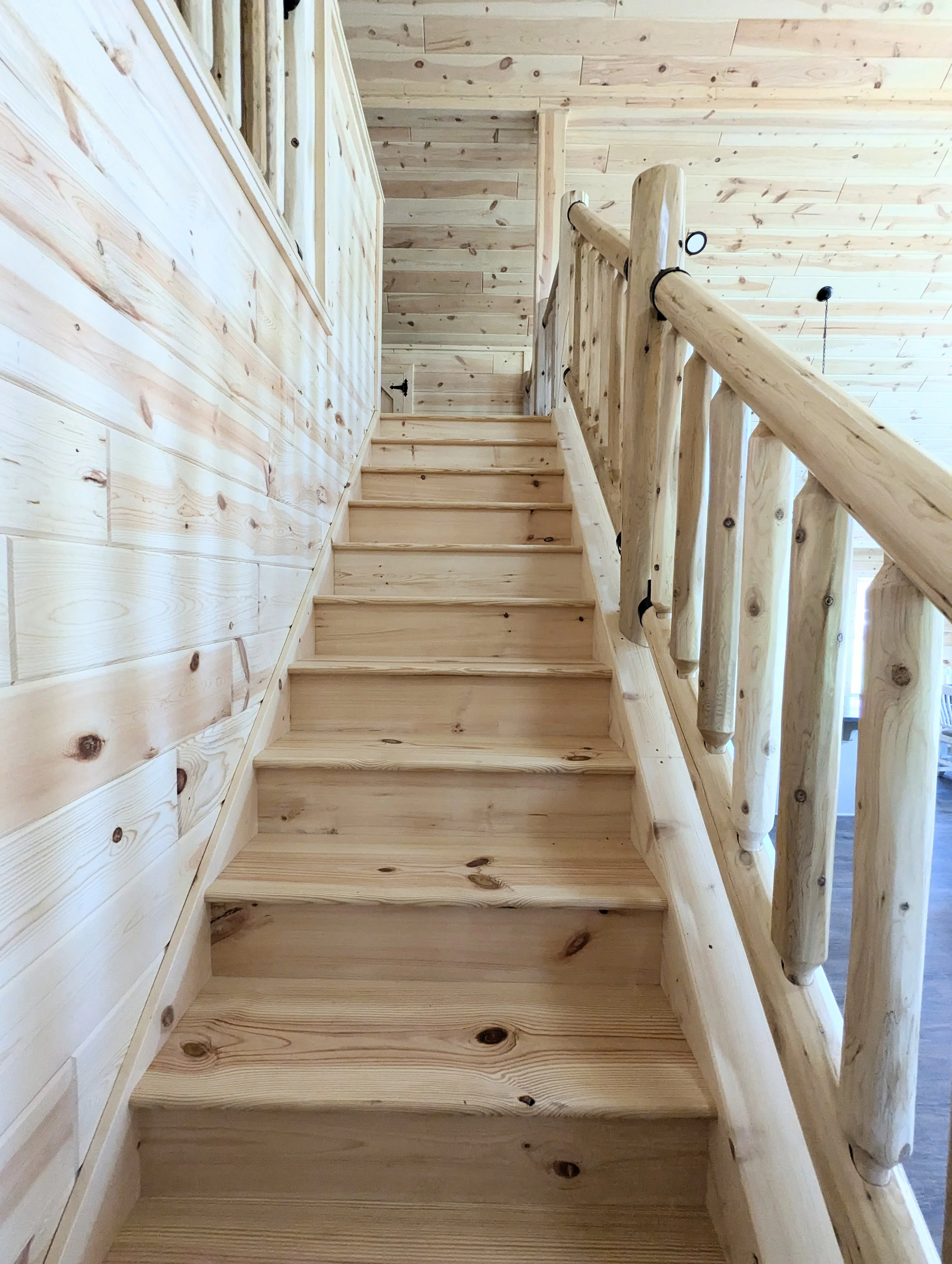 The Gatlinburg Lodge Amish Built Modular Cabin - Image 25