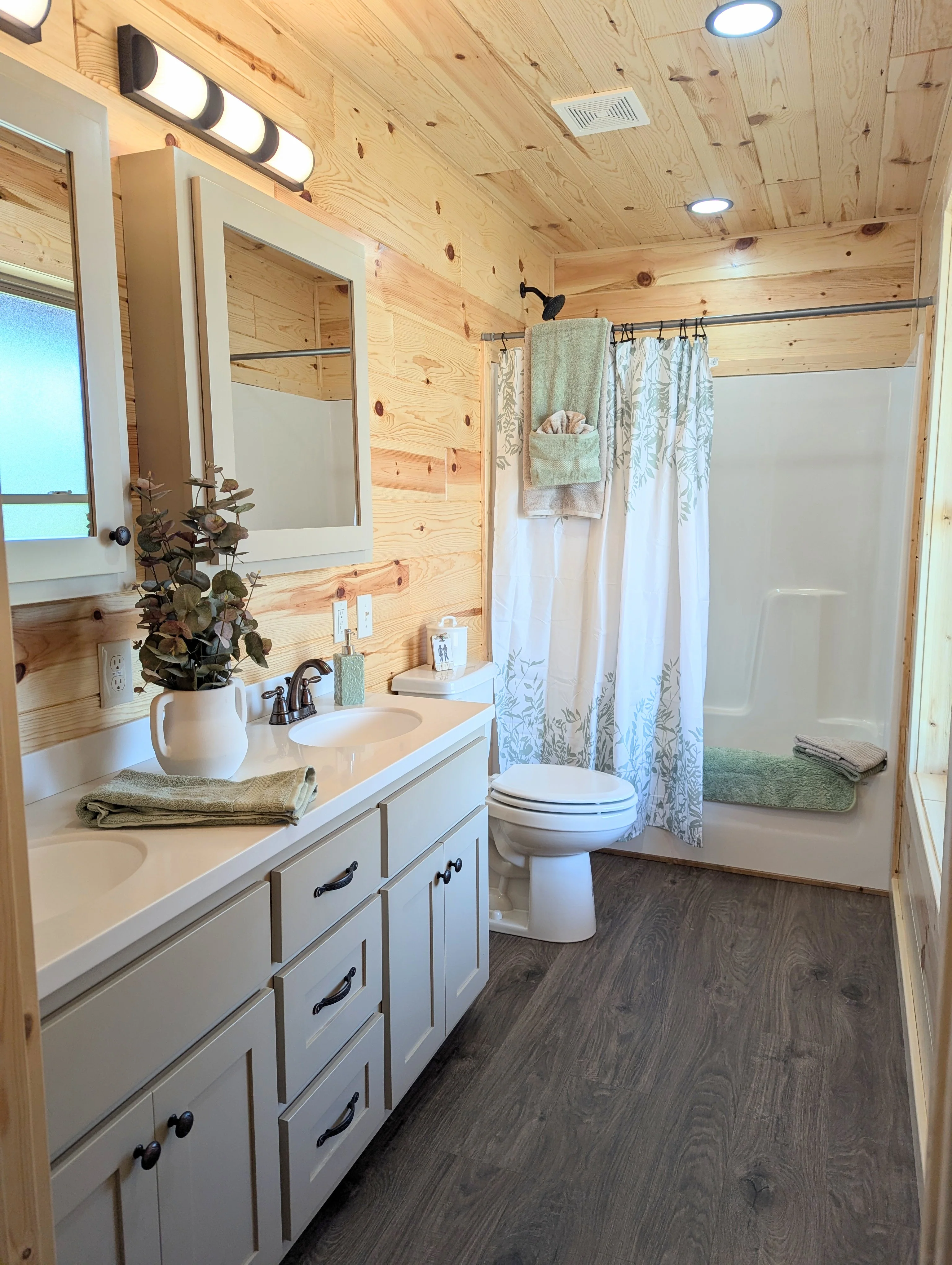 The Gatlinburg Lodge Amish Built Modular Cabin - Image 9