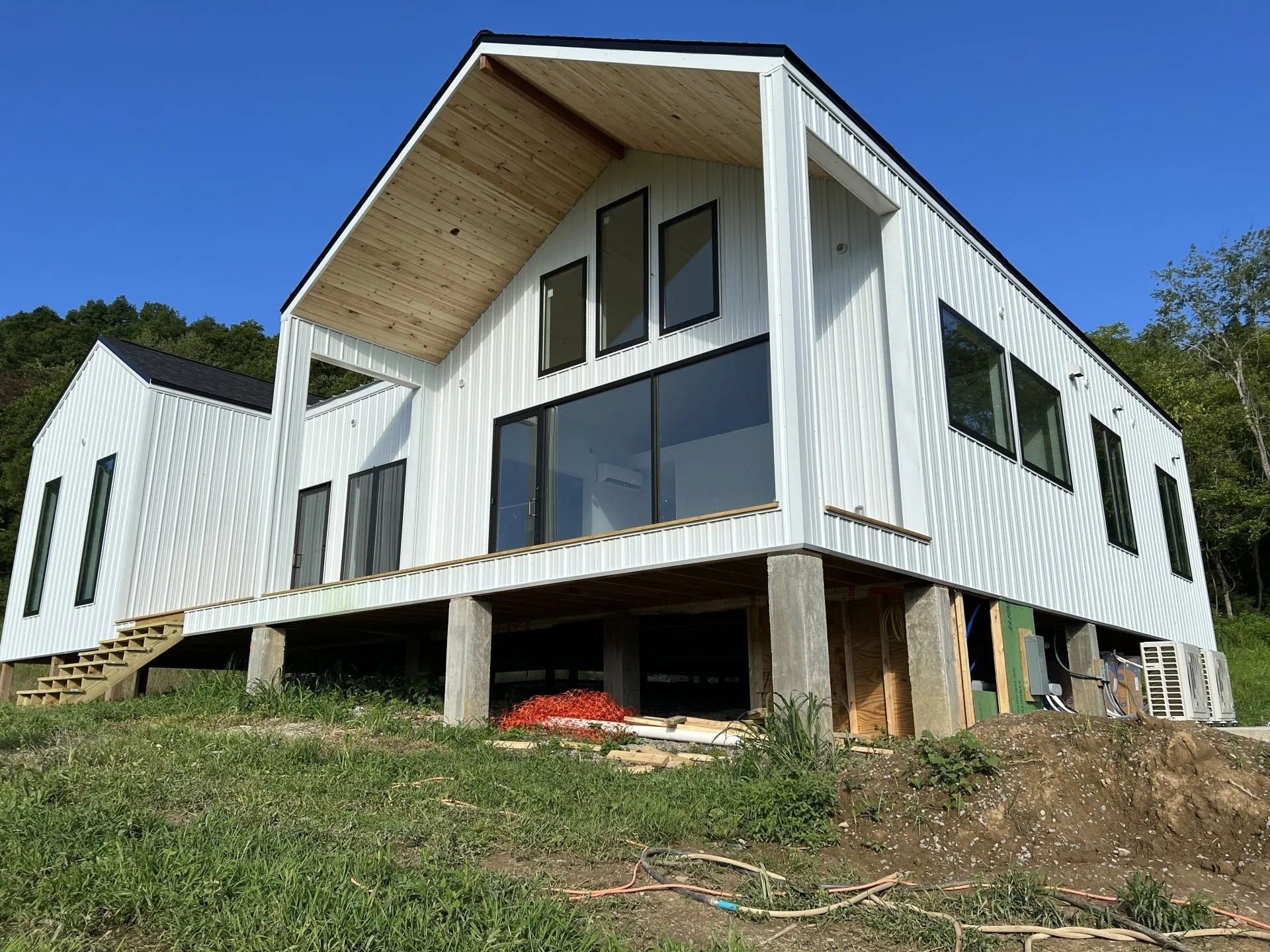 The Polar Bear Modern Cabin - Image 2